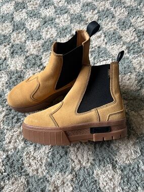 Puma platform boot